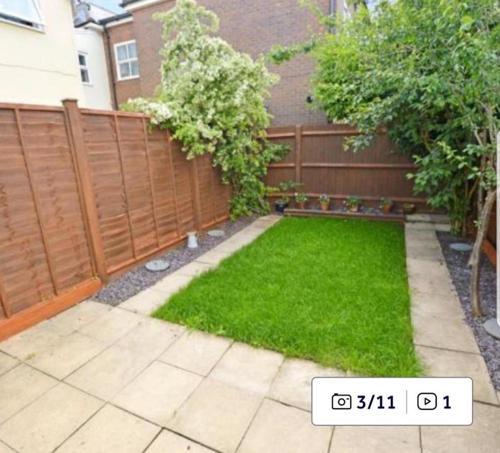 Acacia Villa Dunstable Bagian luar foto